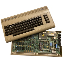 Computer Props Commodore 64 (Broken In Parts)
