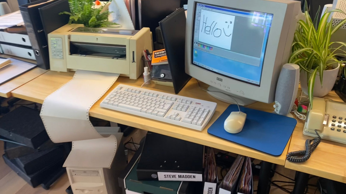 Steve Madden 90s Office Interactive Experience