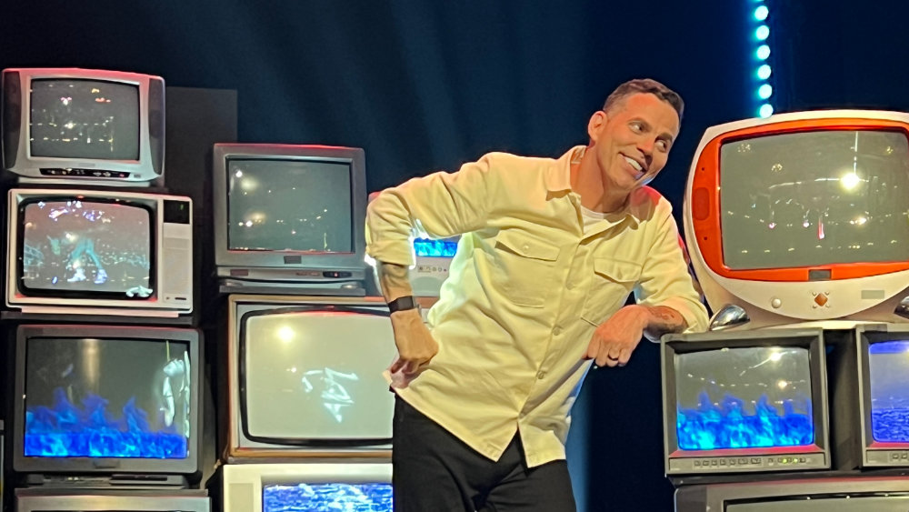 Steve-O with Vintage Televisions Supplied by Pure Energy